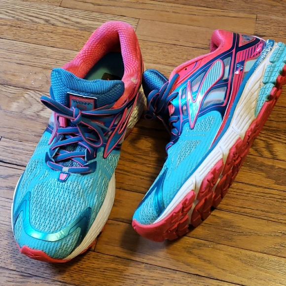 brooks running shoes red white and blue